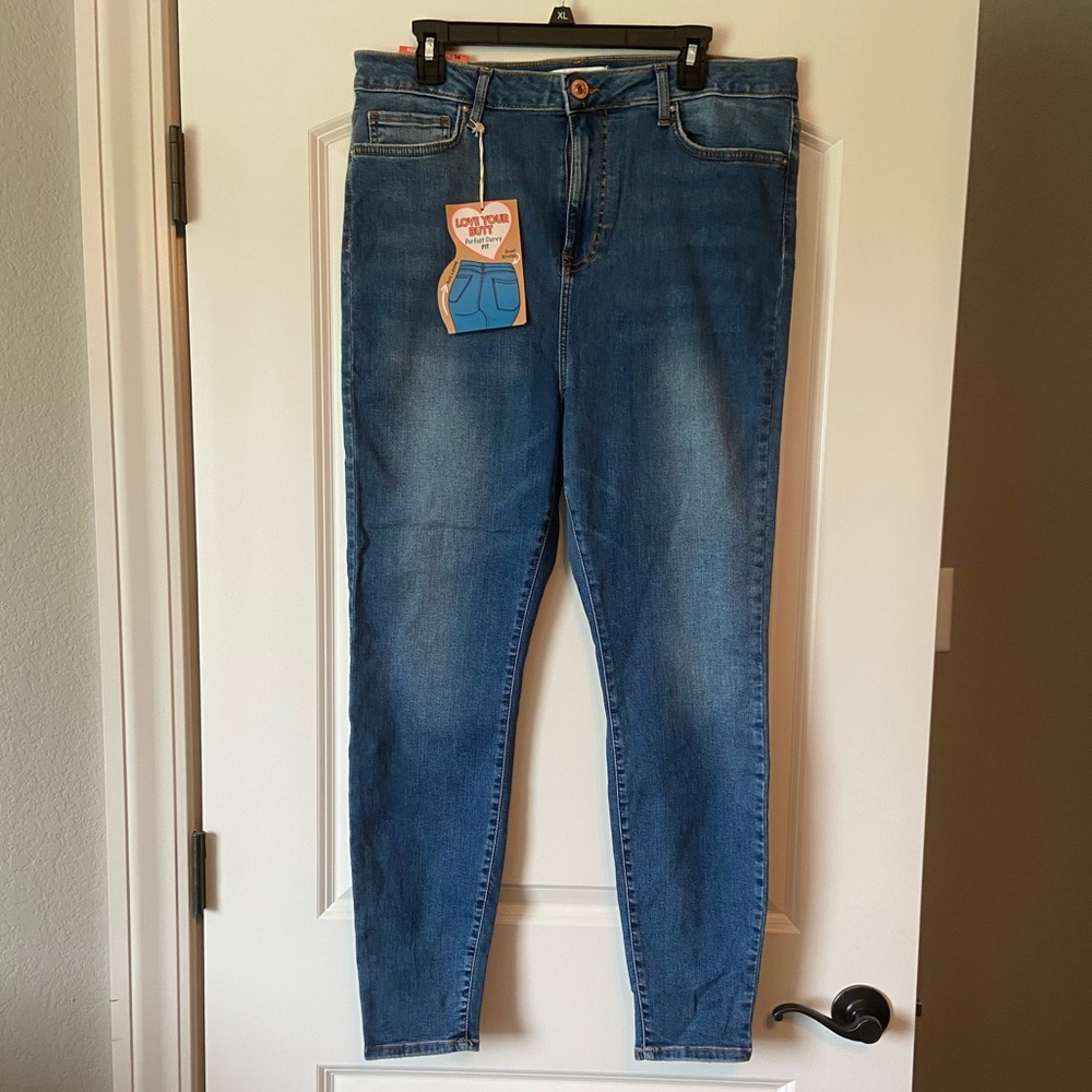 BRAND NEW FOREVER 21 Jeans